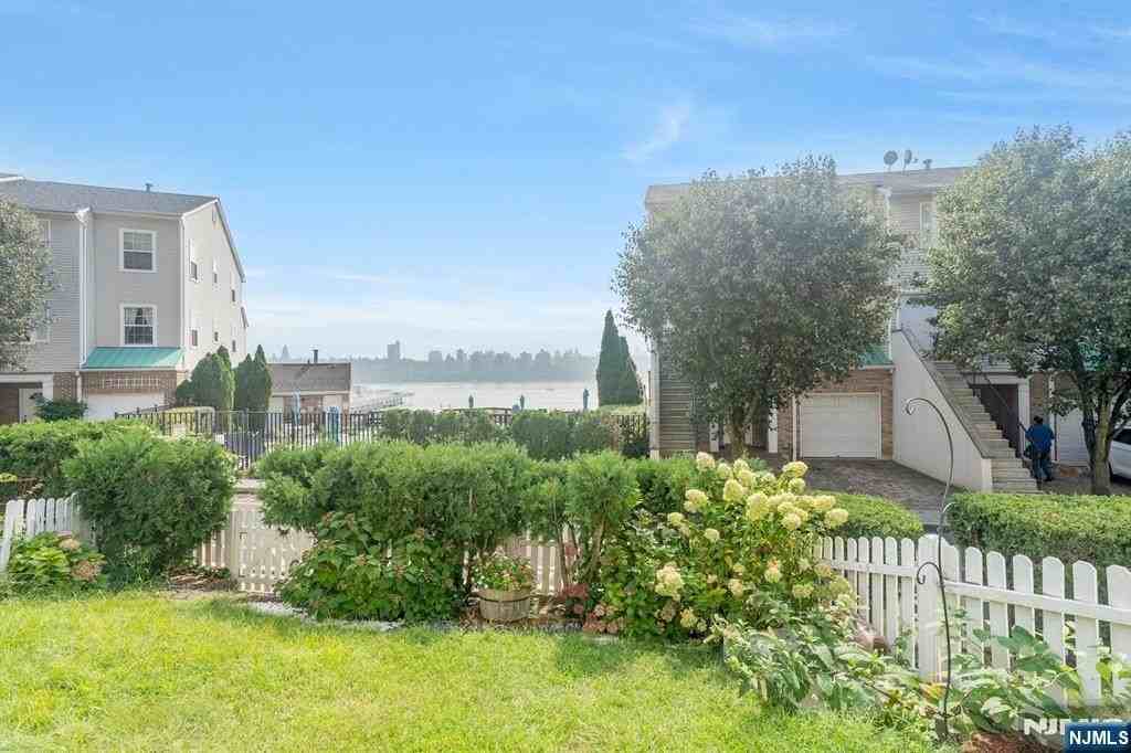 66 Bergen Ridge Rd Unit 1 - Photo 4 of 26