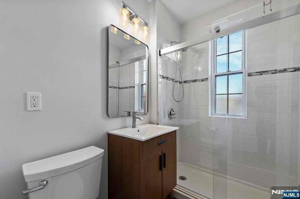 275 Engle St Apt F3 - Photo 2 of 12