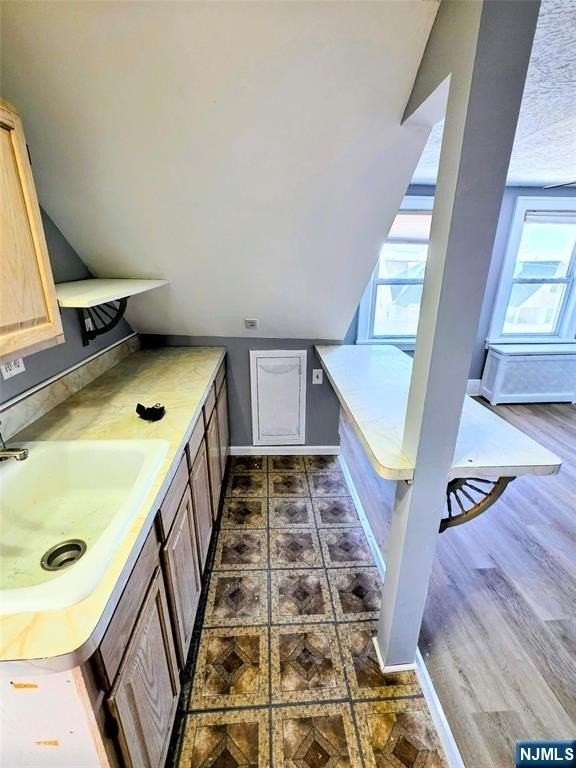 245 Beech St 3rd Fl - Photo 4 of 12