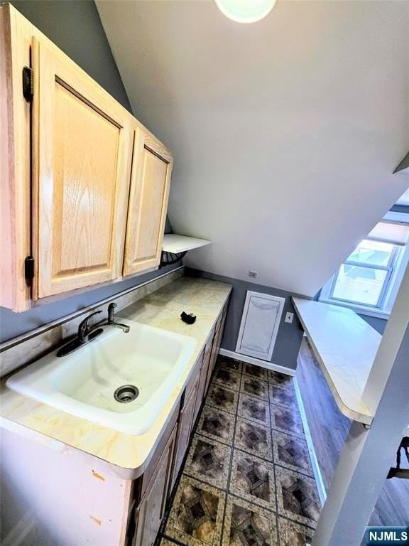 245 Beech St 3rd Fl - Photo 5 of 12