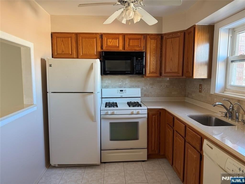 2-18 Virginia Dr - Photo 7 of 11