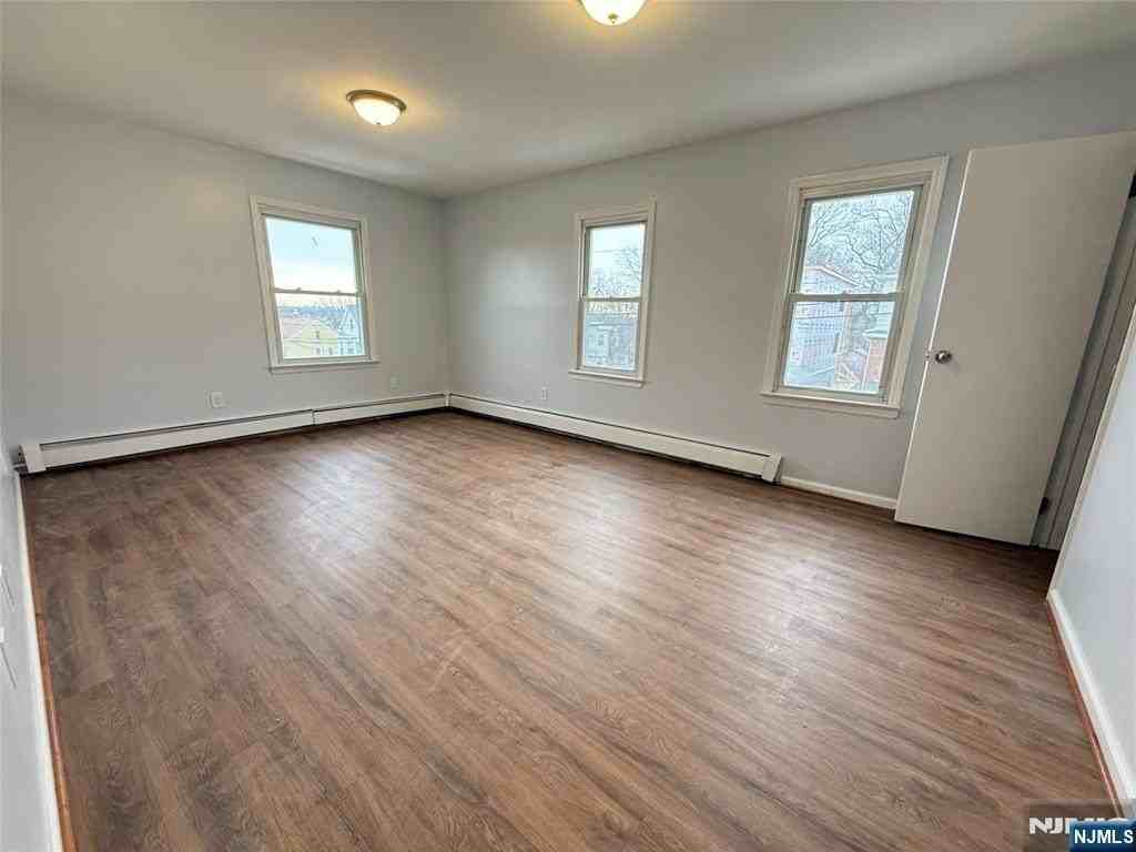 50 Buschmann Ave - Photo 4 of 10