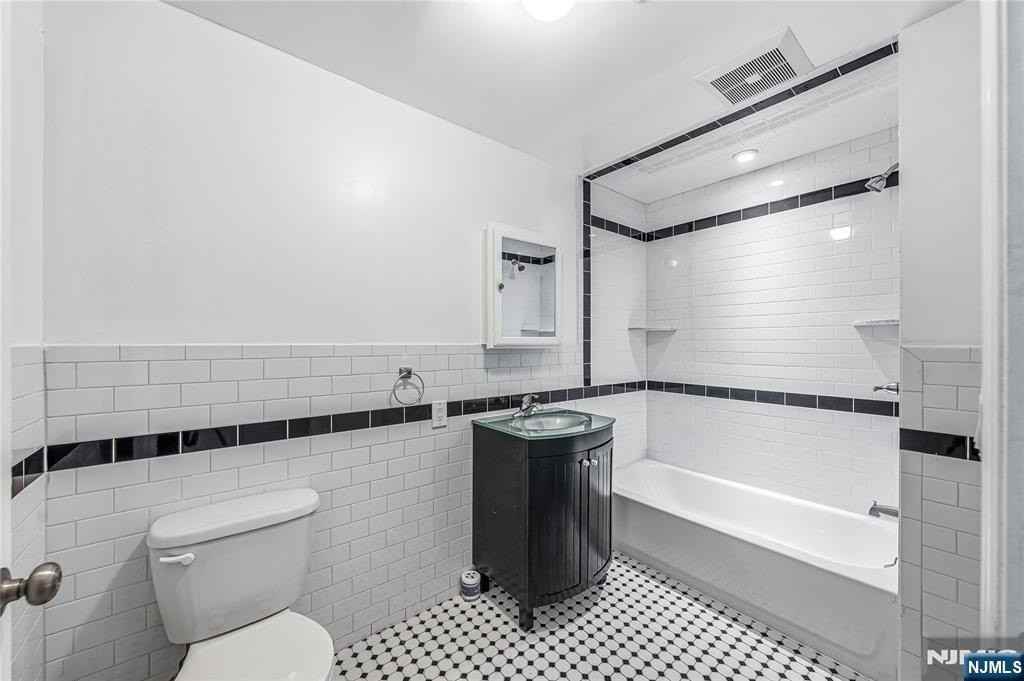 18 Brinkerhoff St - Photo 6 of 11