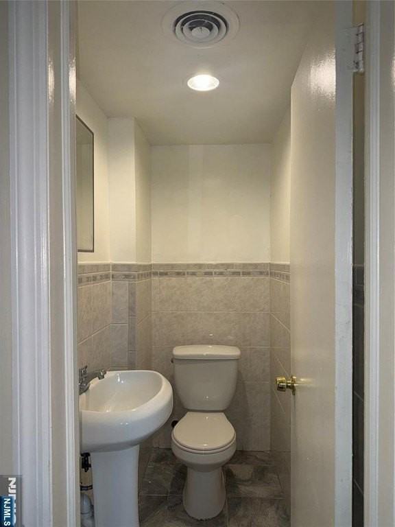 130 Lincoln St - Photo 3 of 9