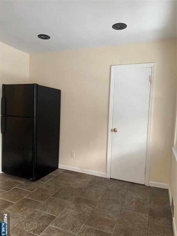 130 Lincoln St - Photo 7 of 9