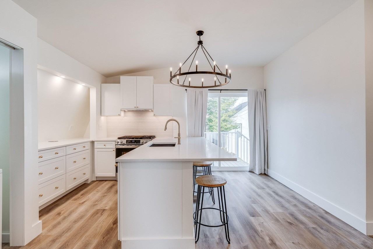 222 Prospect St Apt 3 #3 - Photo 3 of 27