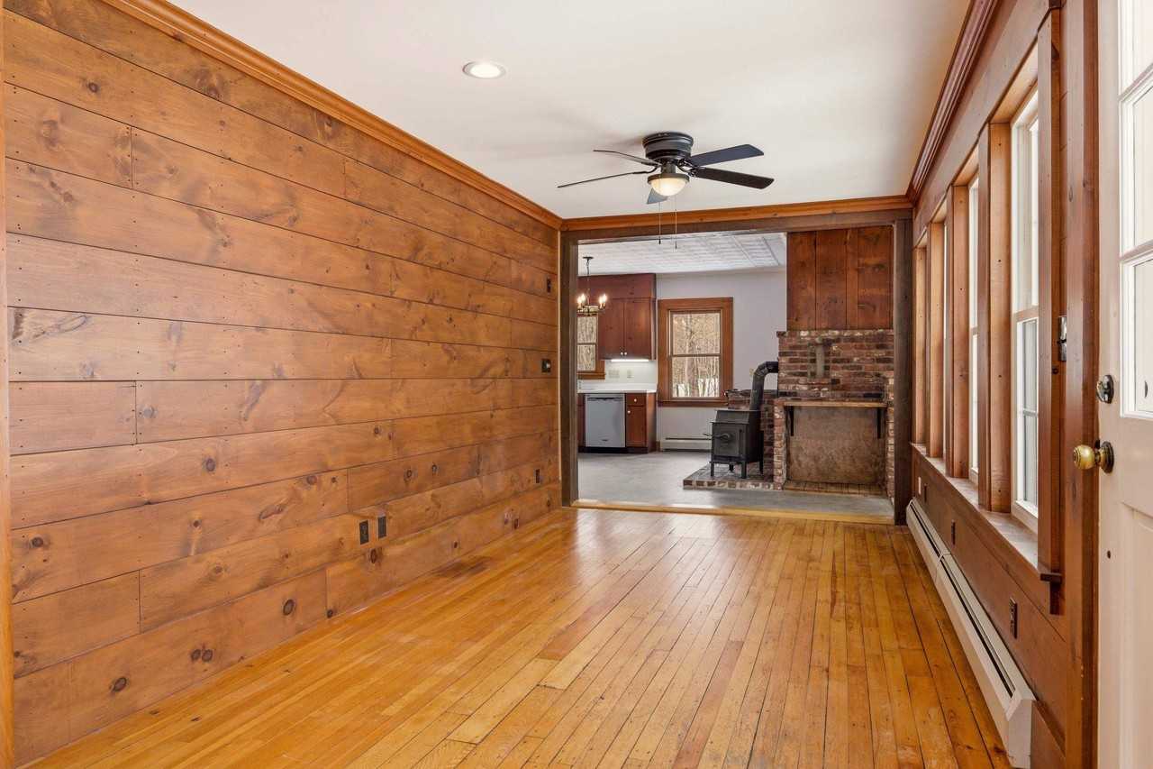 113 Railroad Ave - Photo 4 of 23