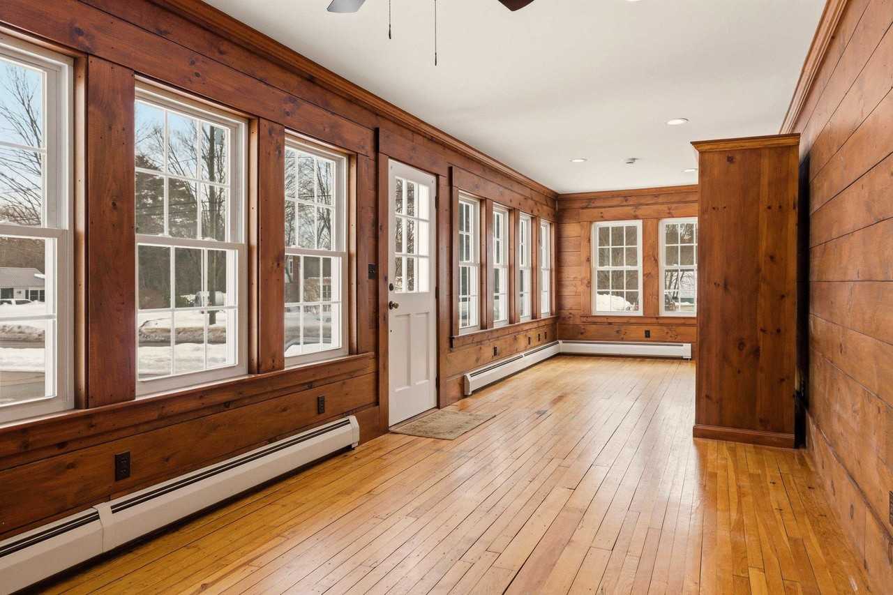 113 Railroad Ave - Photo 5 of 23