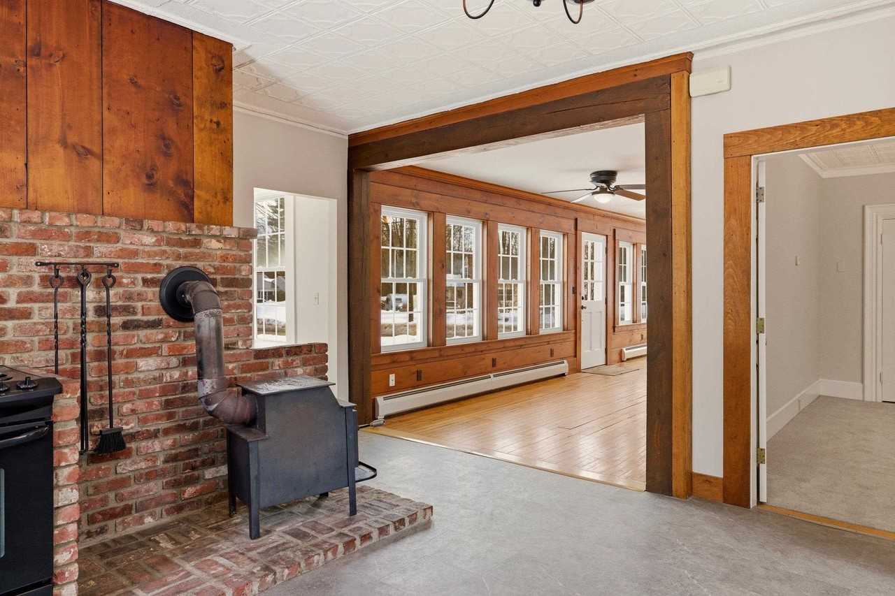 113 Railroad Ave - Photo 6 of 23