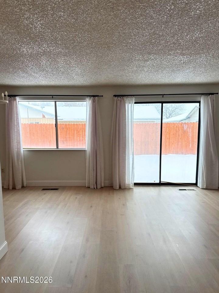 1702 Bonita Vista Dr - Photo 3 of 20