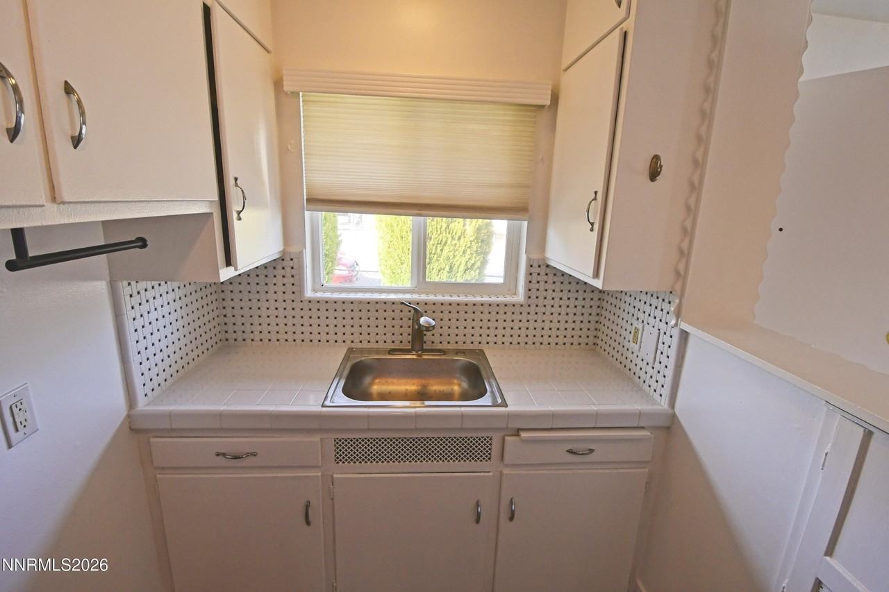 536 La Rue Ave - Photo 6 of 13