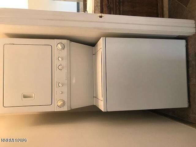 445 Stewart St - Photo 2 of 10