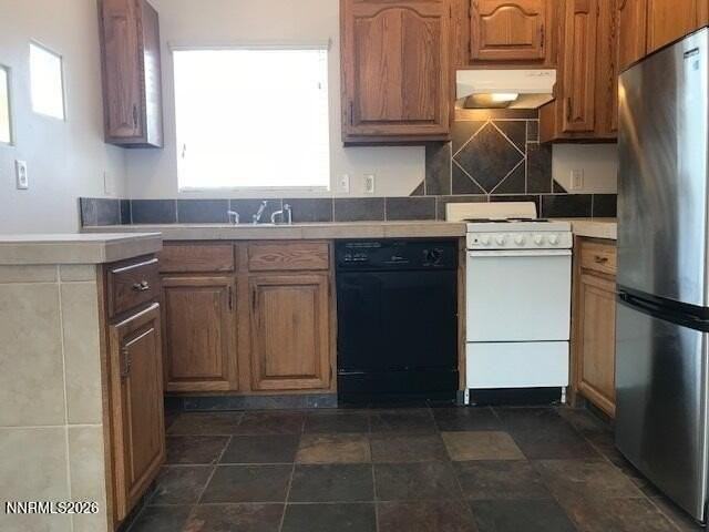 445 Stewart St - Photo 6 of 10