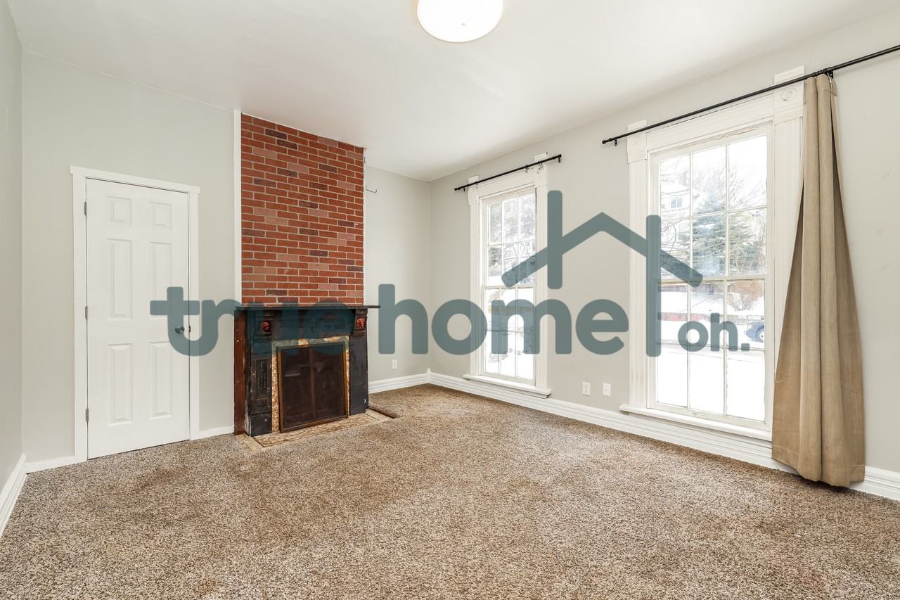 121 Glencoe Ave #1 - Photo 3 of 15