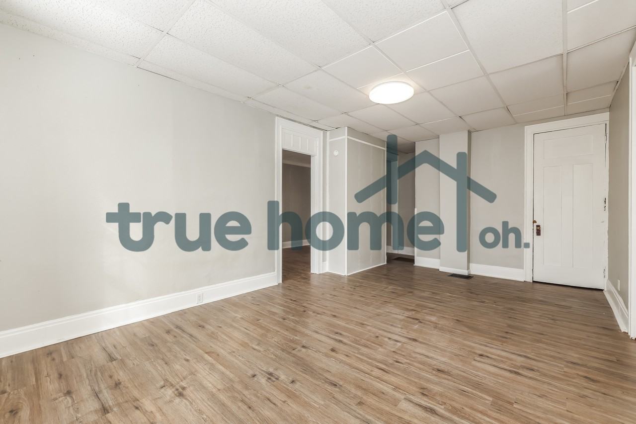 121 Glencoe Ave #1 - Photo 4 of 15