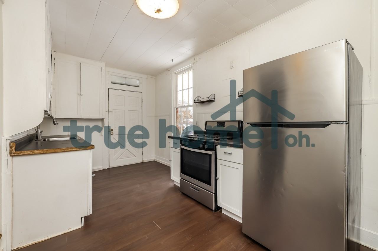 121 Glencoe Ave #1 - Photo 6 of 15