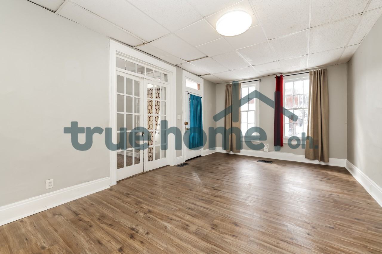 121 Glencoe Ave #1 - Photo 3 of 15