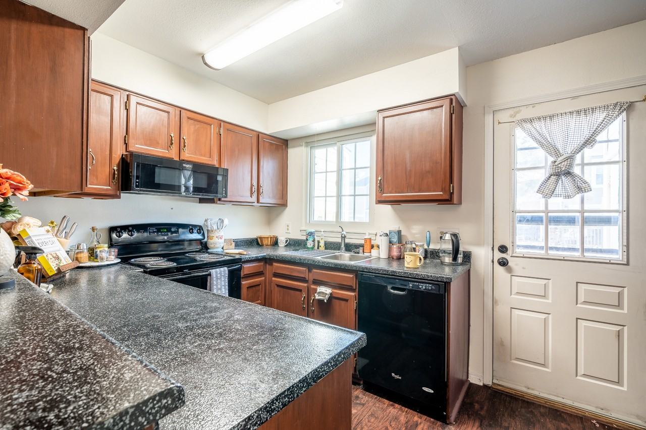 3612 Queen Anne Way #1 - Photo 5 of 17