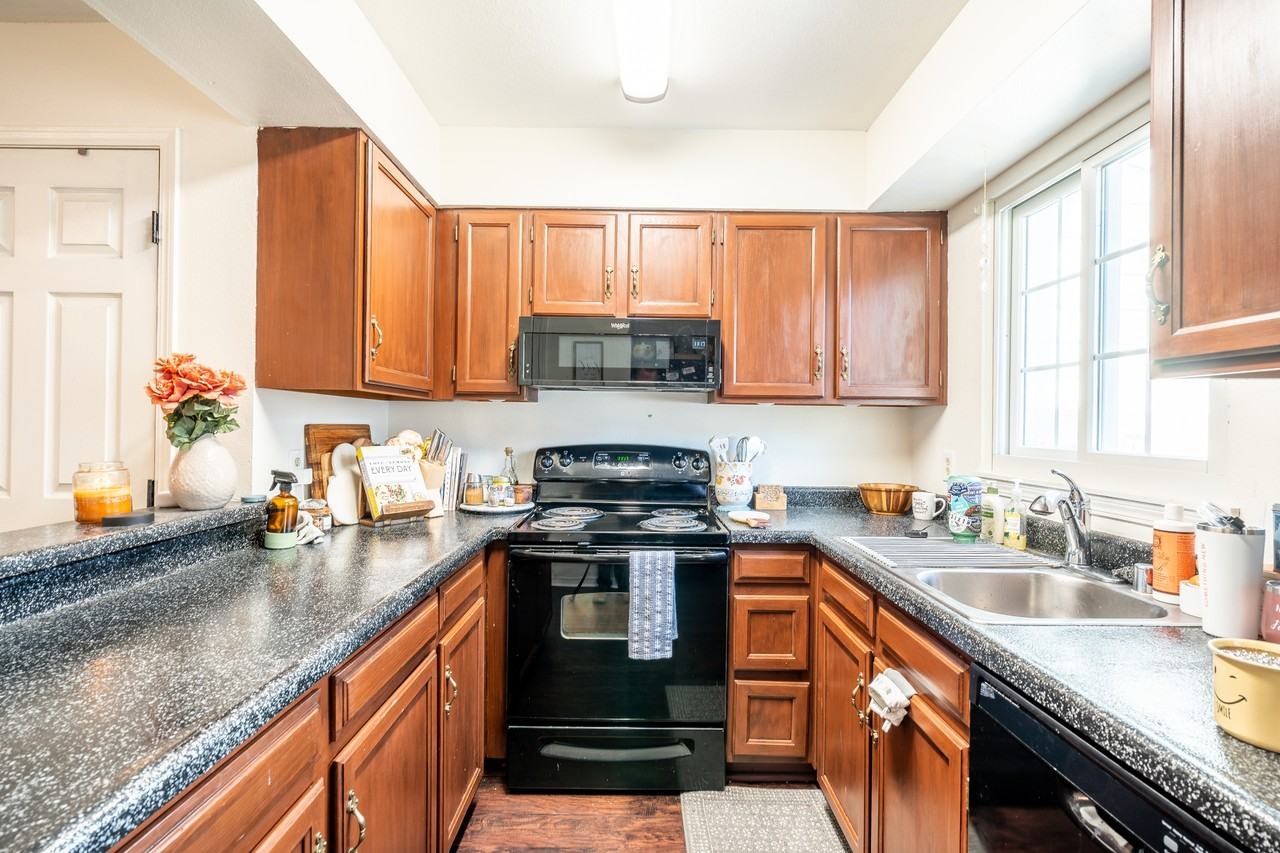 3612 Queen Anne Way #1 - Photo 6 of 17