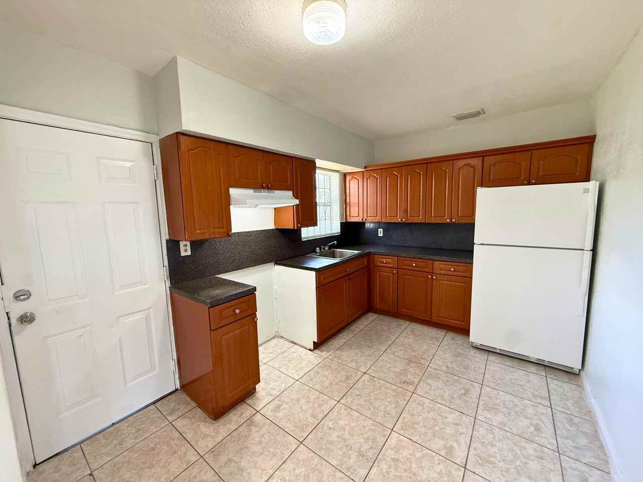 15331 Nw 29th Ave - Photo 5 of 21