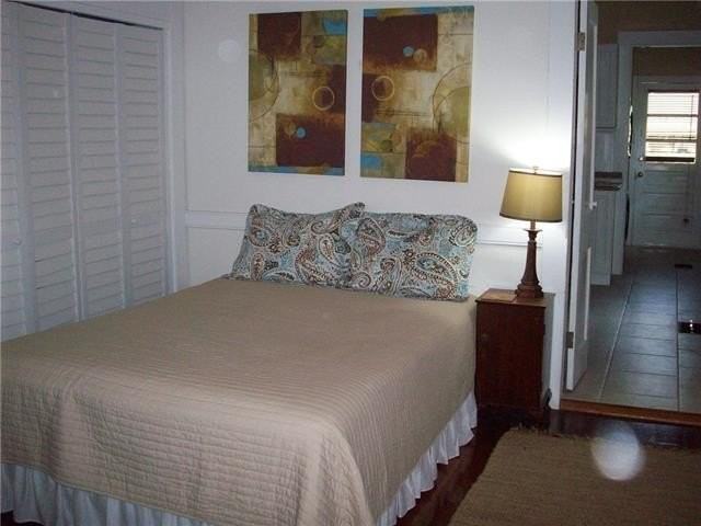 7625 Hampson St - Photo 5 of 11