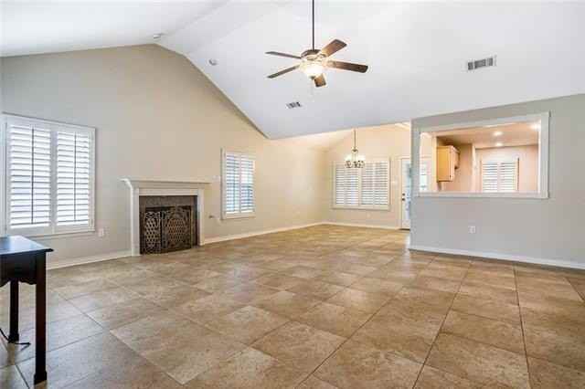 610 Bon Temps Roule - Photo 2 of 15