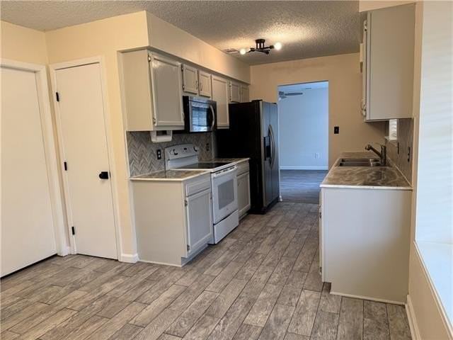 229 S Queens Dr - Photo 4 of 15