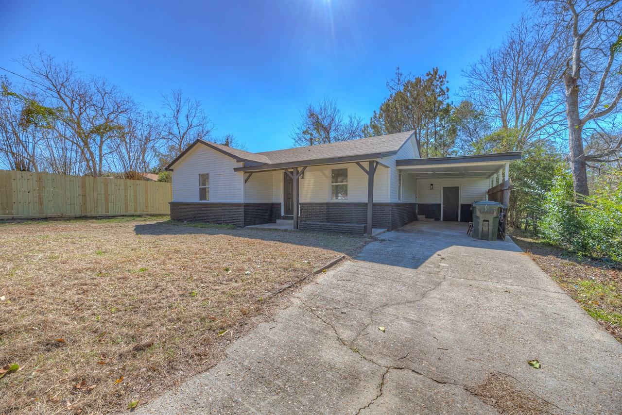 709 N Pine St #1 - Photo 2 of 13