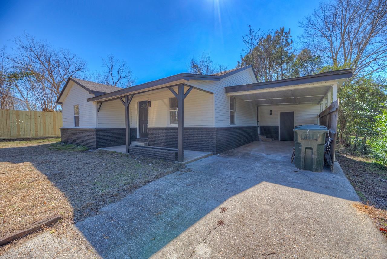 709 N Pine St #1 - Photo 3 of 13