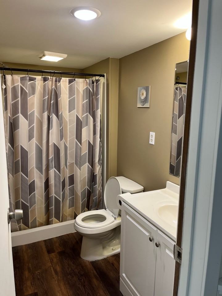 1121 Southeast 6th Street - 2 Lower #2LOWER - Photo 2 of 8