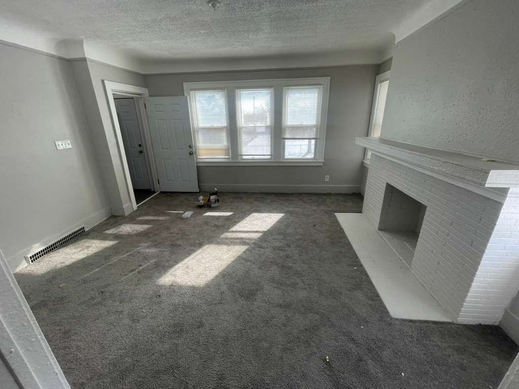 3812 W Grand St Uppr - Photo 2 of 8