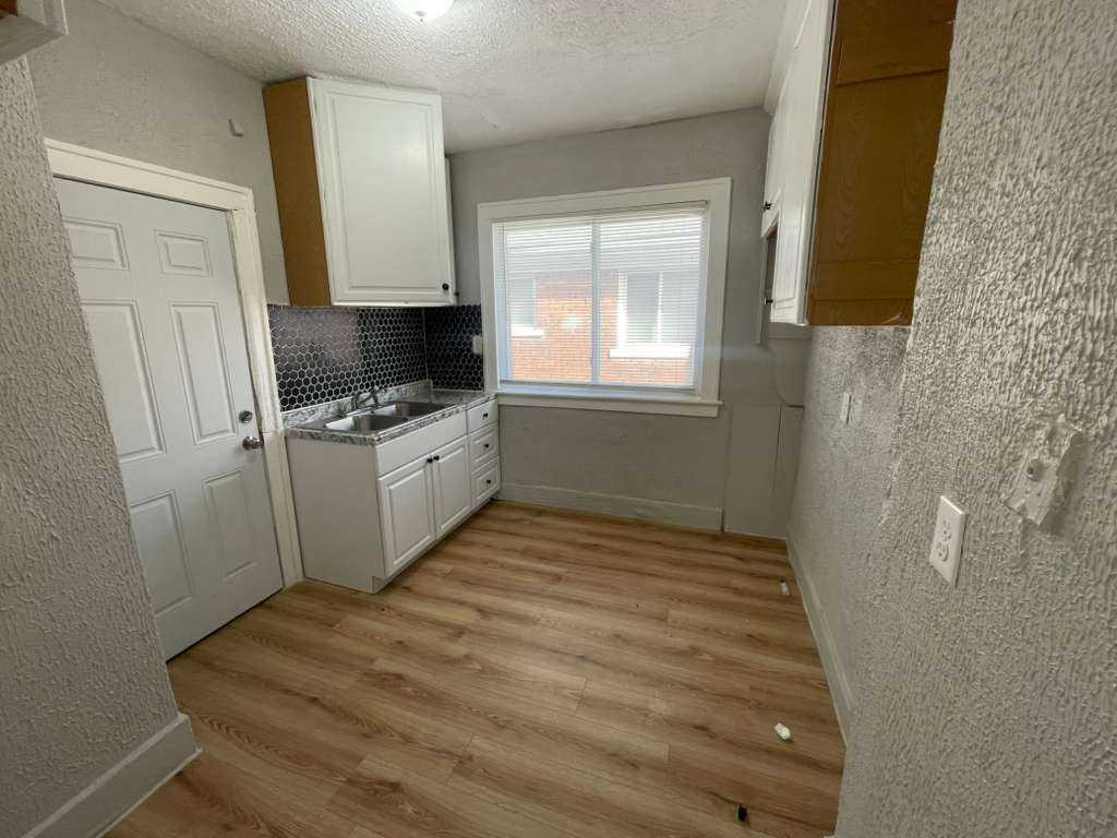 3812 W Grand St Uppr - Photo 4 of 8