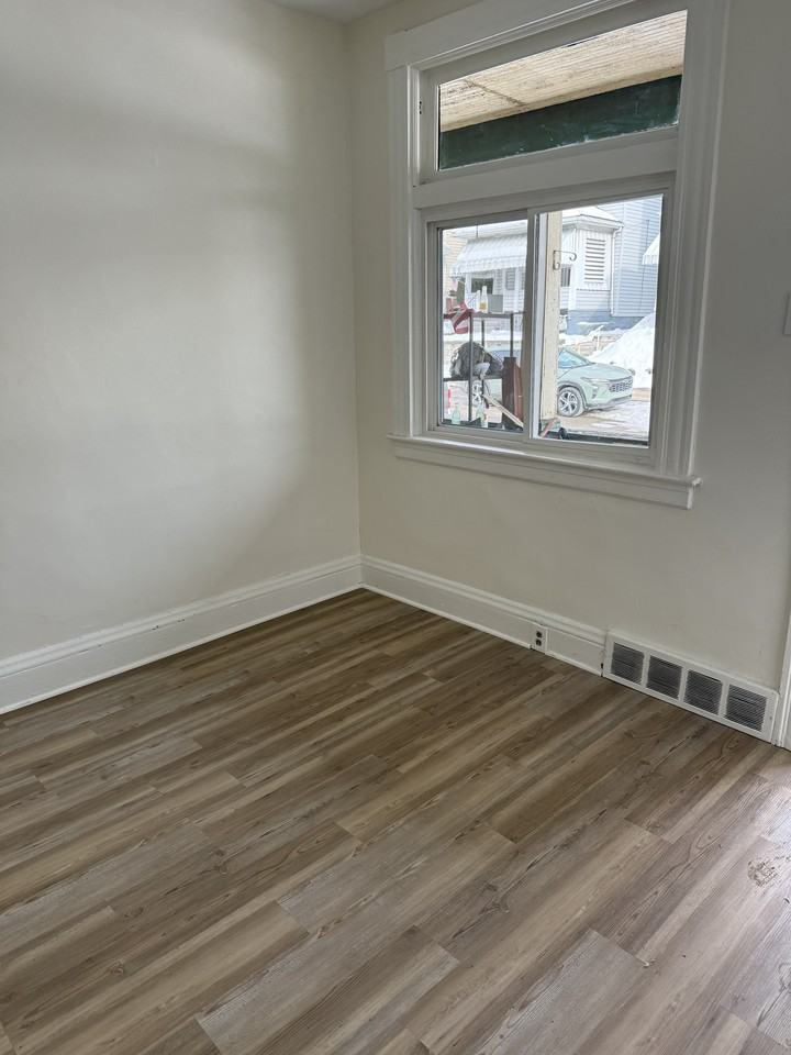 532 Vermont Ave #1-2 - Photo 4 of 14