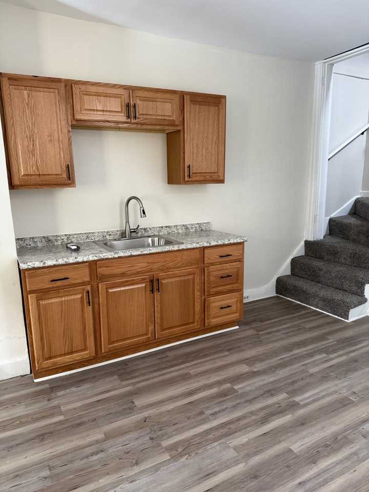 532 Vermont Ave #1-2 - Photo 5 of 14