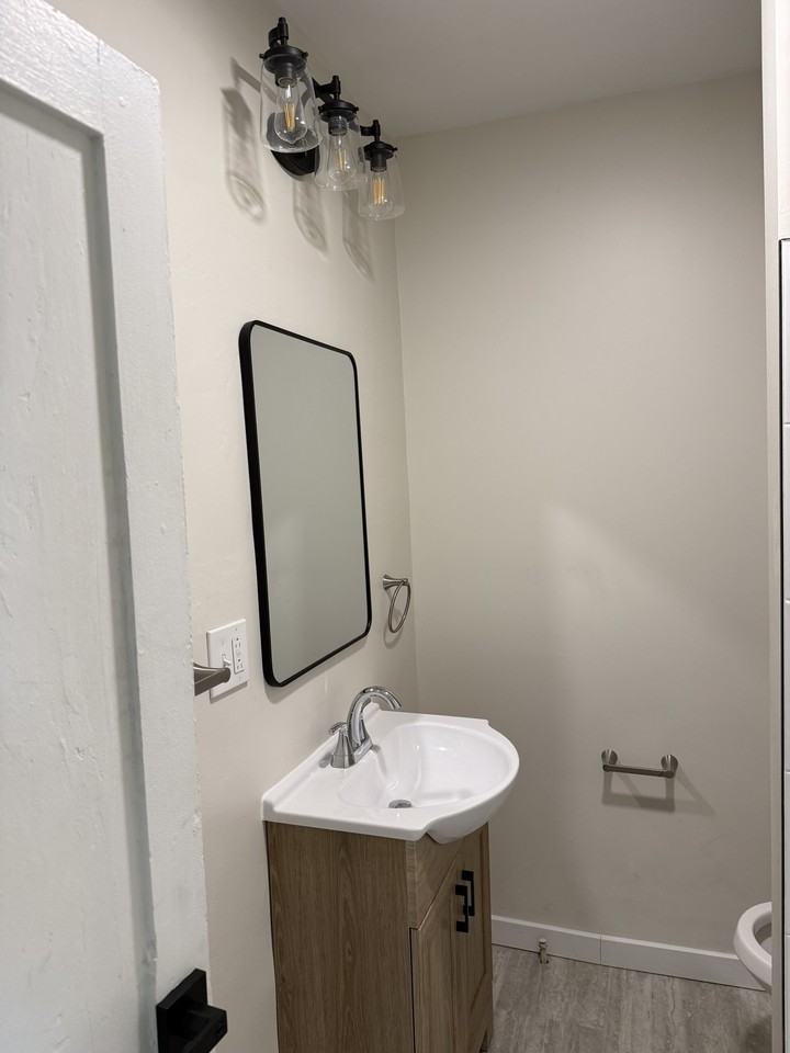 532 Vermont Ave #1-2 - Photo 7 of 14