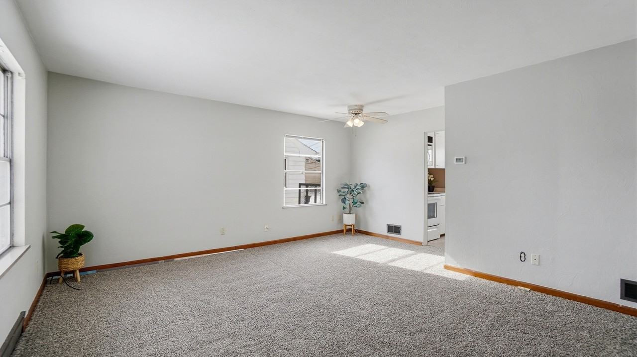 2415 Carew St #1 - Photo 3 of 21