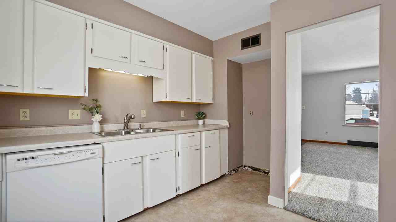 2415 Carew St #1 - Photo 5 of 21