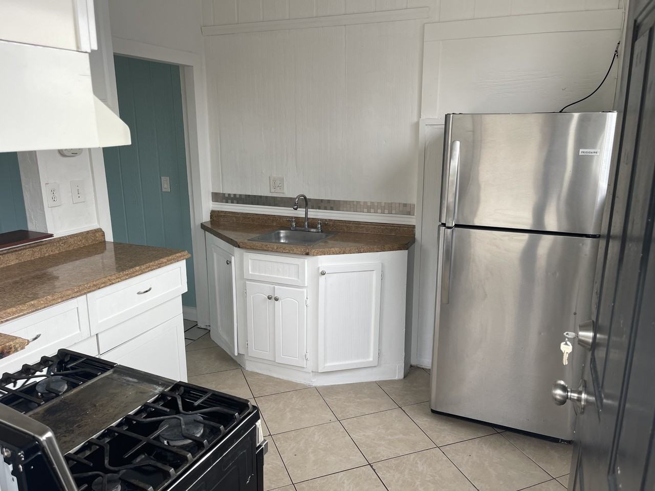 216 E Mission Rd #C - Photo 2 of 8