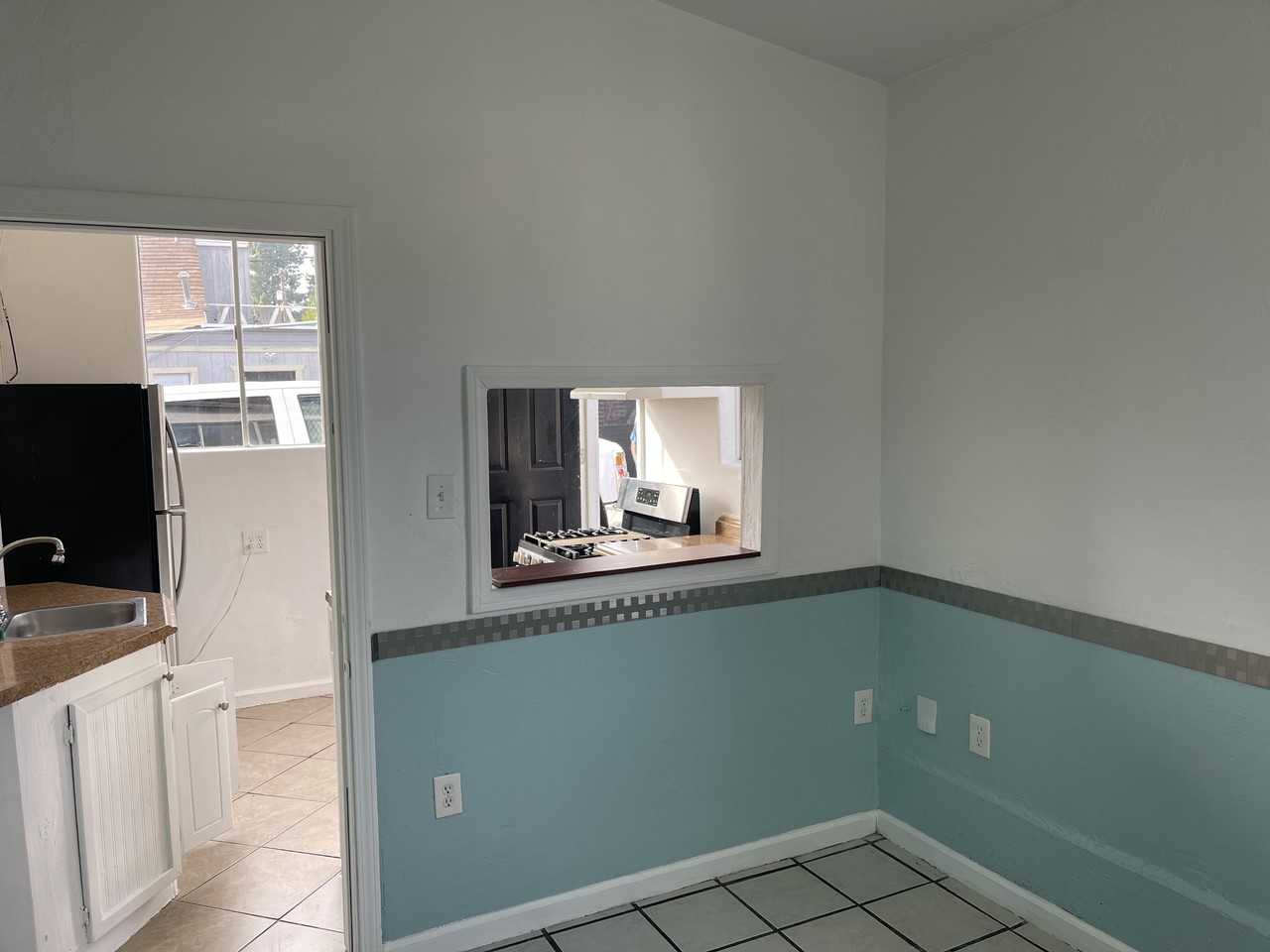 216 E Mission Rd #C - Photo 3 of 8