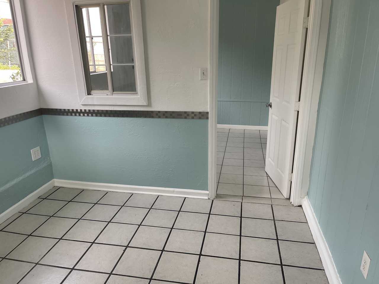 216 E Mission Rd #C - Photo 4 of 8