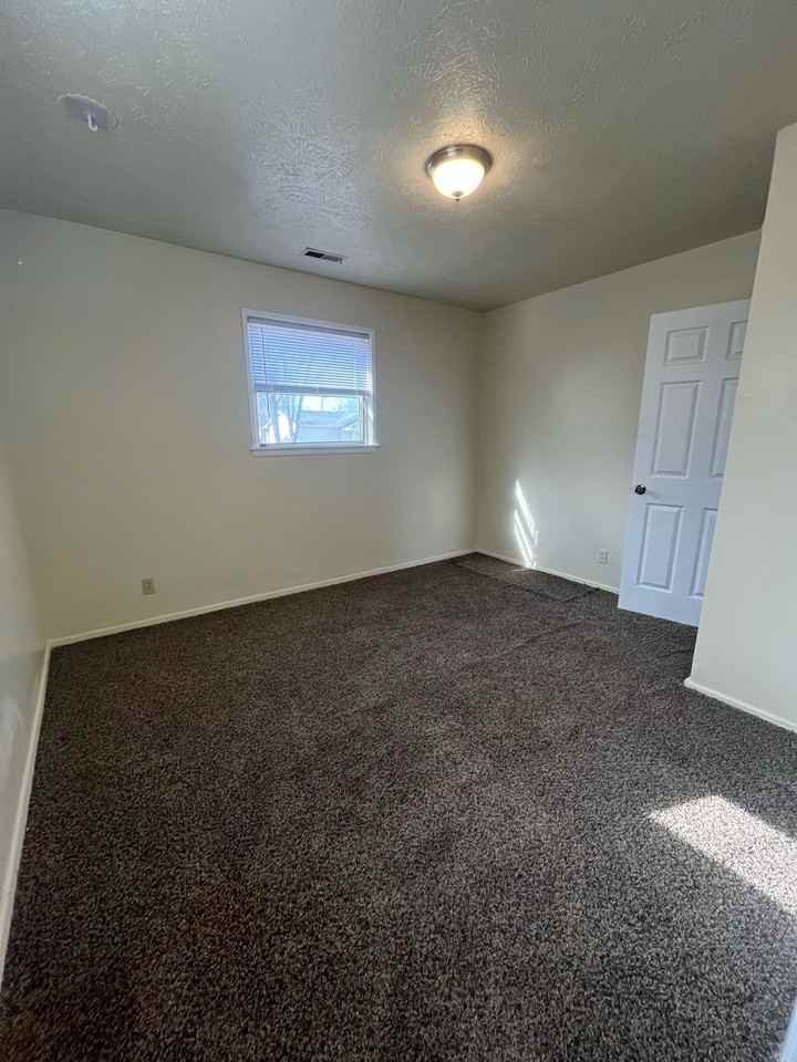 2237 N 38th Ave #1 - Photo 3 of 15