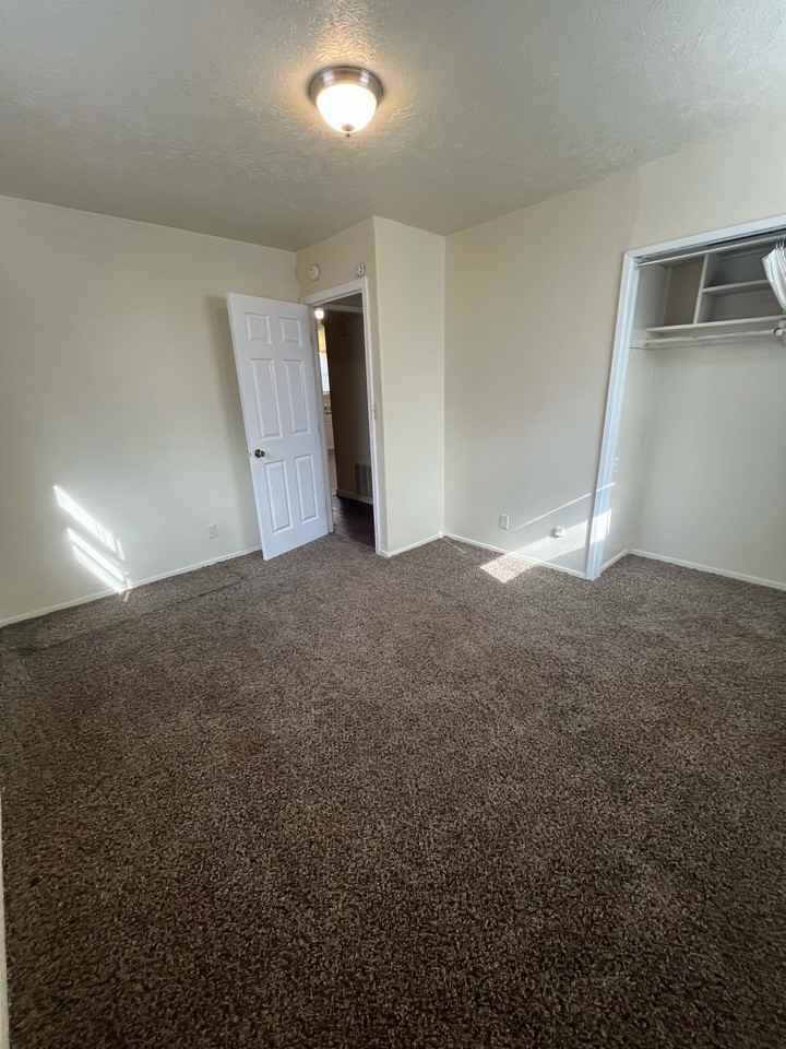 2237 N 38th Ave #1 - Photo 4 of 15