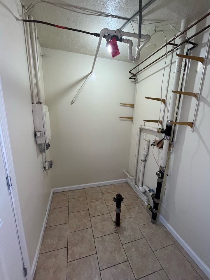 2237 N 38th Ave #1 - Photo 6 of 15