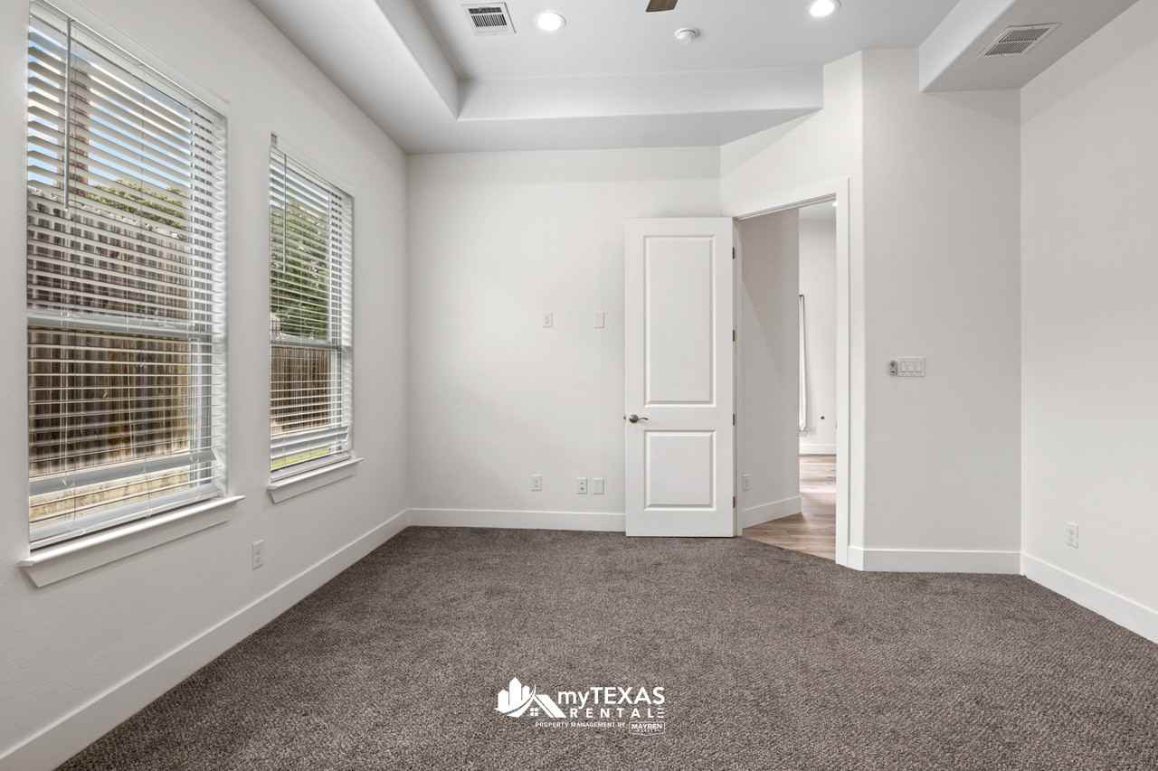 255 Kathryns Ct #1 - Photo 3 of 10