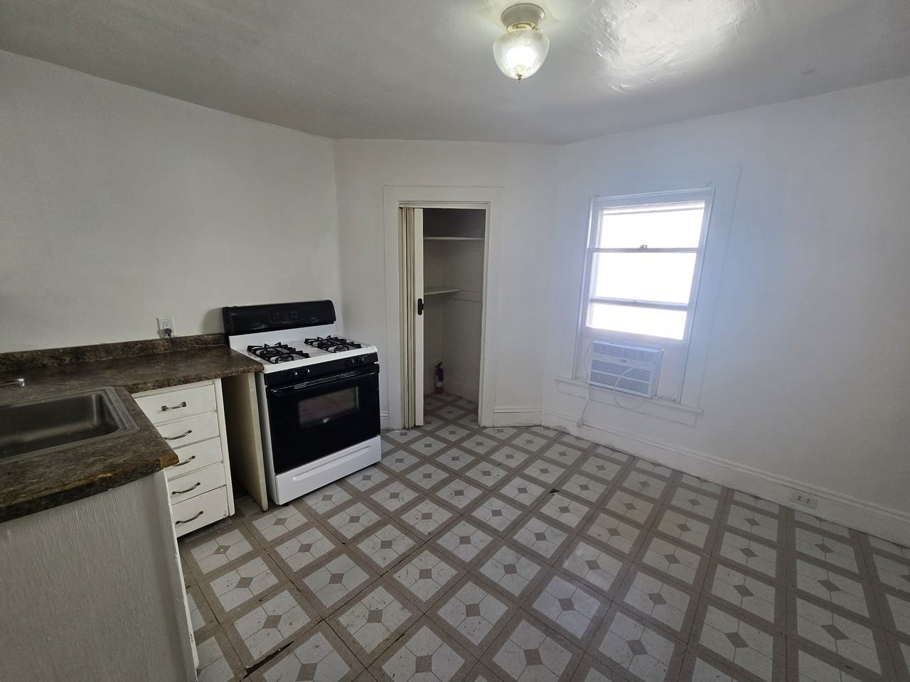 1424 1/2 Grant Ave #1 - Photo 3 of 17