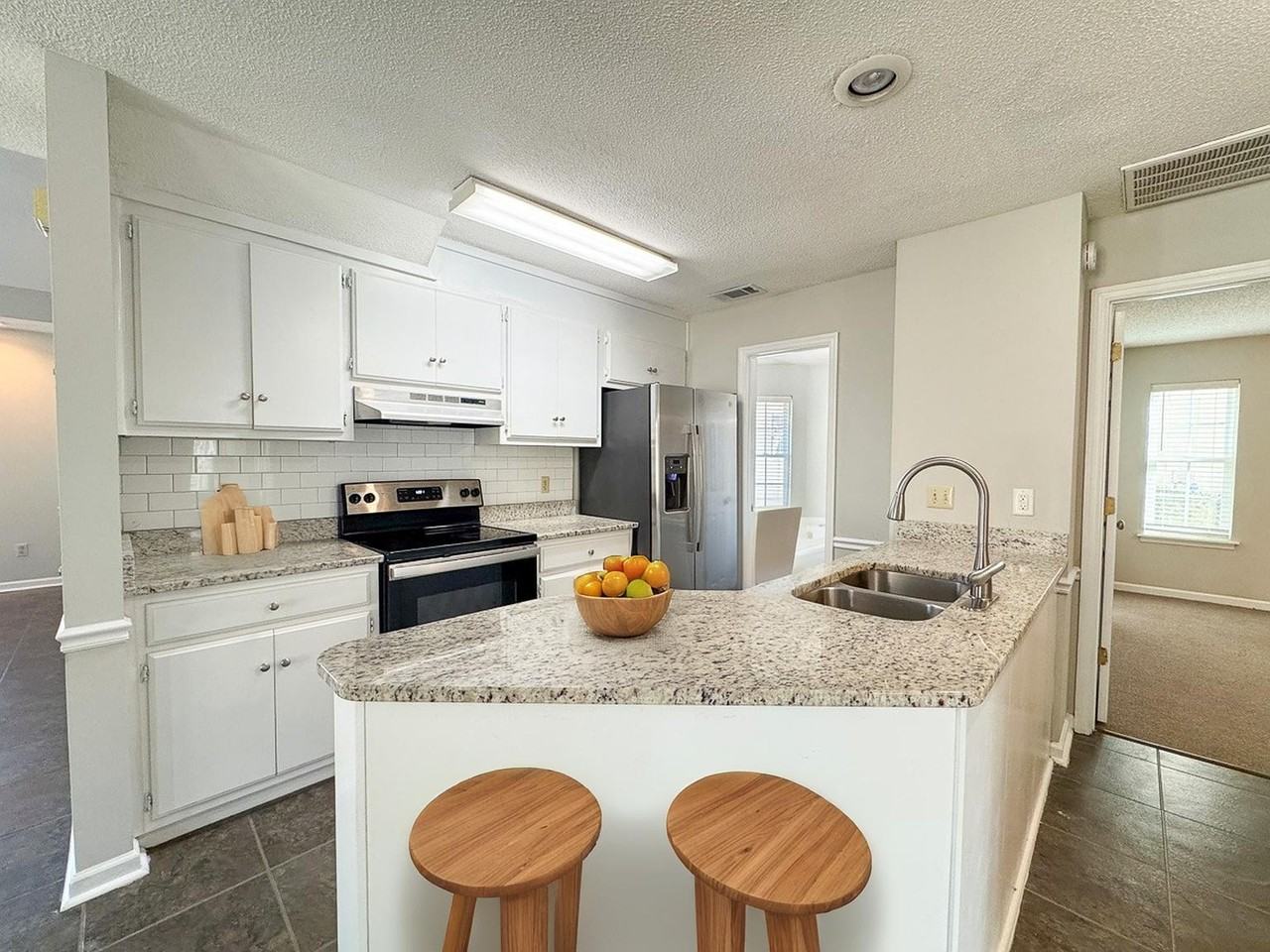 8 Clayton Ln #1 - Photo 4 of 33