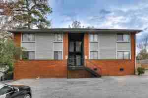 featured image of 2808 Thomas Ln Apt D #2808D