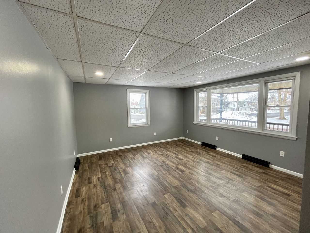 315 Oak Ave Se #1 - Photo 3 of 11