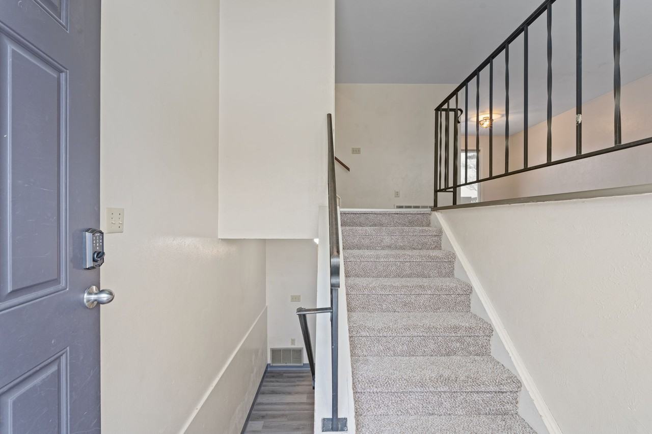 6732 Hampton Dr #6734 - Photo 2 of 10