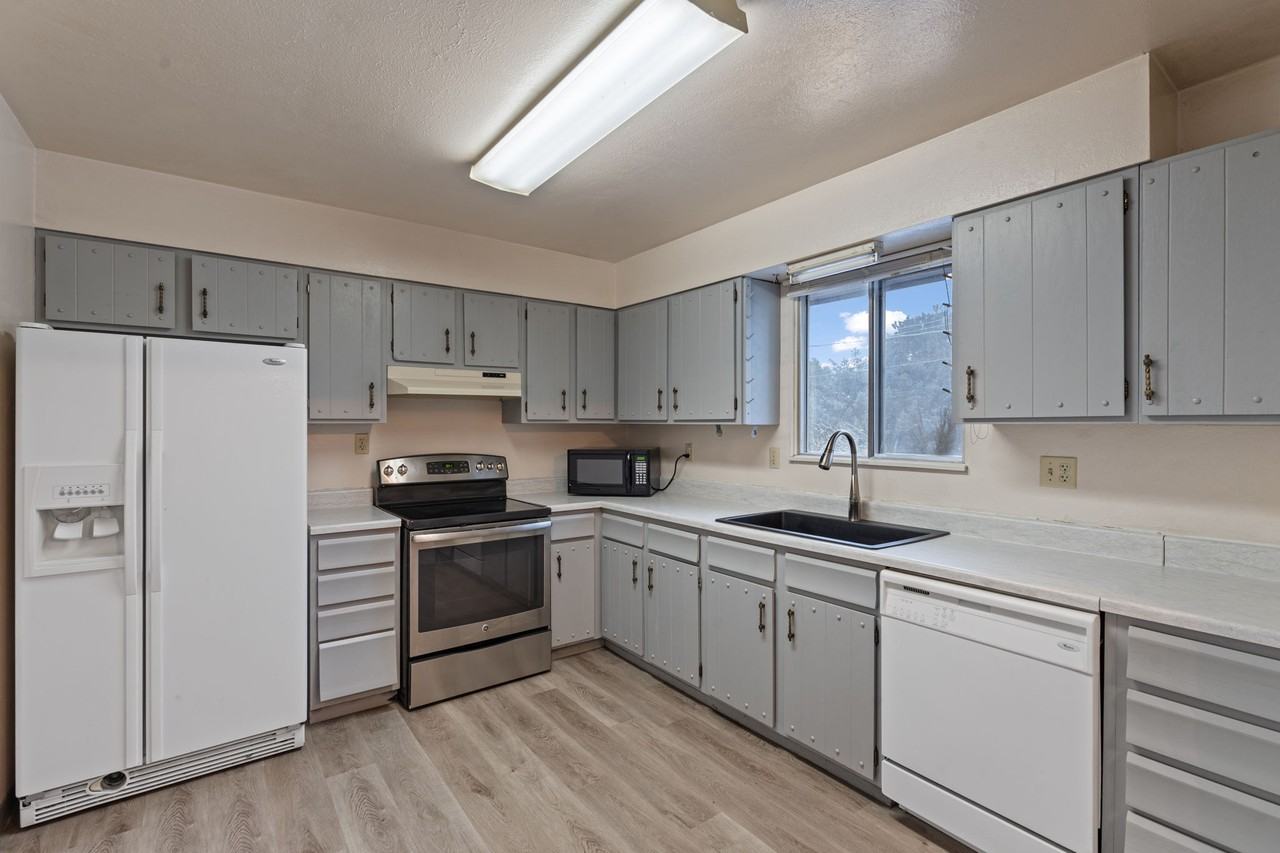 6732 Hampton Dr #6734 - Photo 4 of 10